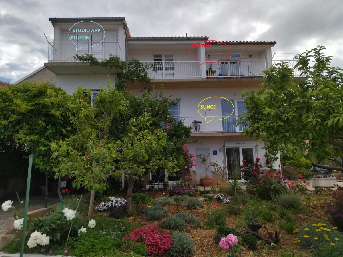 Pluton Apartment Primosten Bagian luar foto